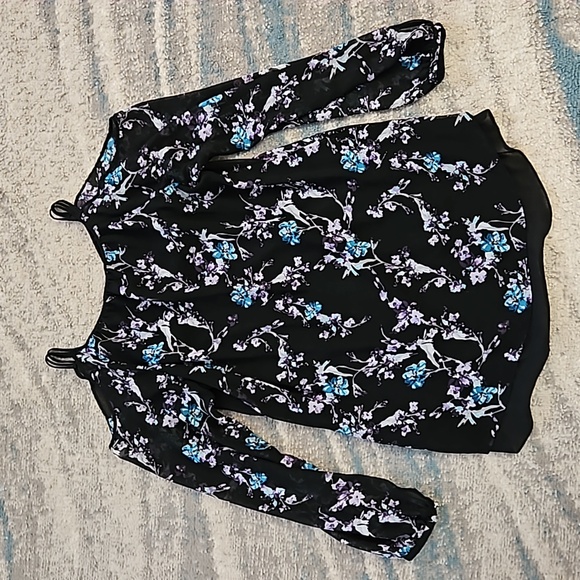 White House Black Market Tops - White House Black Market Woman's Floral Long-Sleeve Blouse. Sz: M  EUC